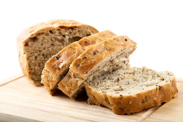 Doğrama tahtası kesilmiş ekmek — Stok fotoğraf