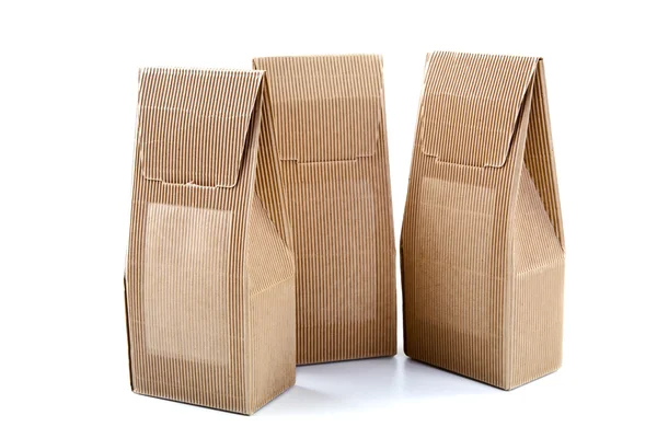Коробки з гофрованого картону ізольовані на білому — стокове фото