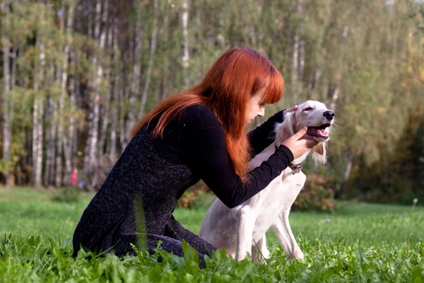 소녀와 강아지 — 스톡 사진