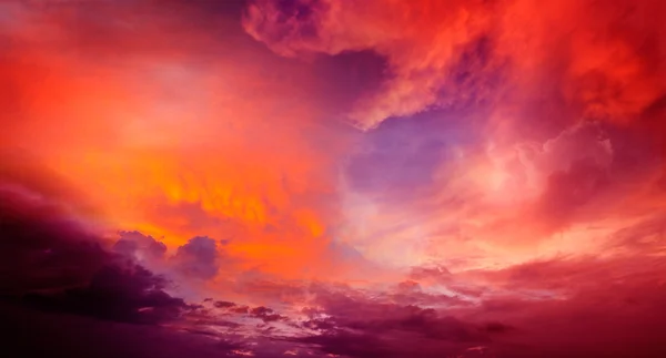 Dramático cielo rojo — Foto de Stock
