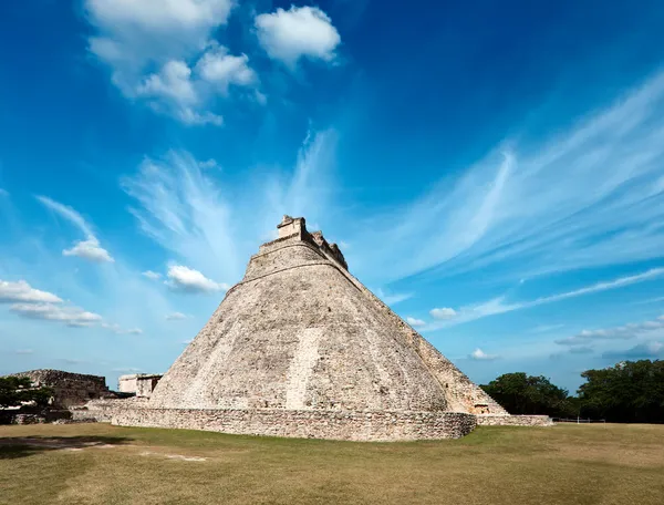 Pyramide Maya (Pyramide du Magicien, Adivino) à Uxmal, Mexique — Photo
