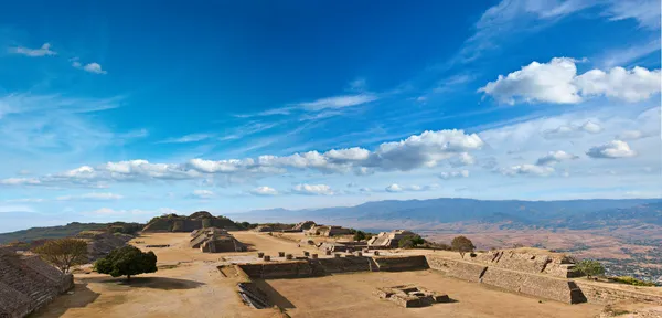 Panorama van heilige plaats monte alban, mexico — Stockfoto