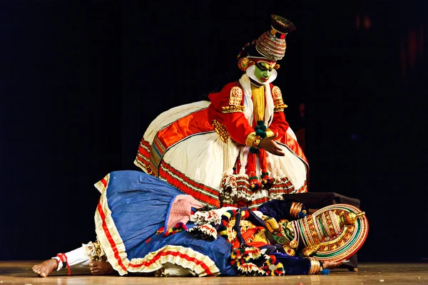 Kathakali 是 keral 的著名的舞蹈戏剧的南印第安状态 — 图库照片