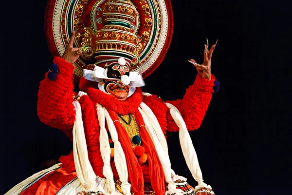 Kathakali 是 keral 的著名的舞蹈戏剧的南印第安状态 — 图库照片
