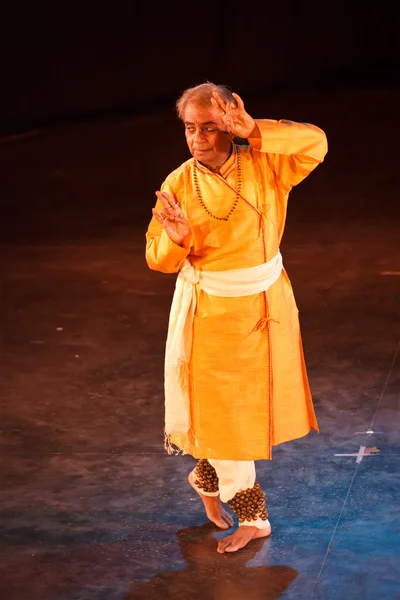CHENNAI, INDIA - 28 DE DICIEMBRE: Danza clásica india Kathak pref — Foto de Stock