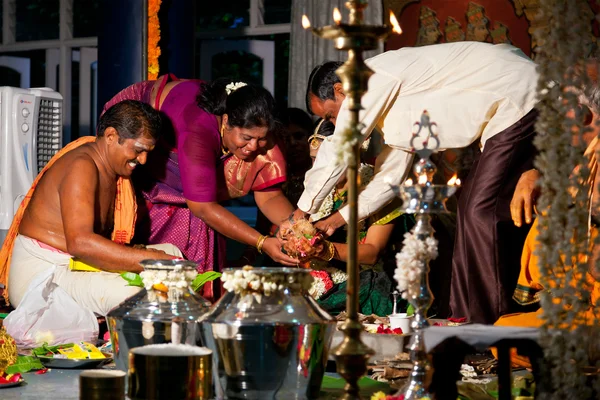 Chennai, Indie - 29 sierpnia: Indyjski (tamil) tradycyjne wesele c — Zdjęcie stockowe