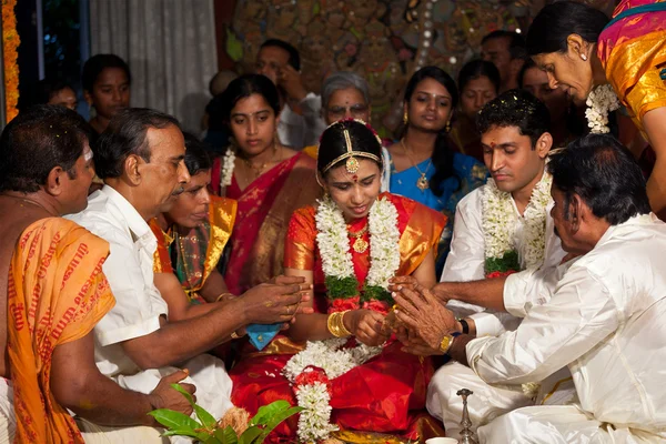 钦奈，印度 — — 8 月 29： 印度 (泰米尔语) 传统婚礼 c — 图库照片