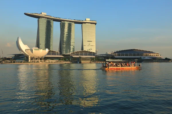 Το ξενοδοχείο Marina bay sands και το καζίνο, Σιγκαπούρη — Φωτογραφία Αρχείου