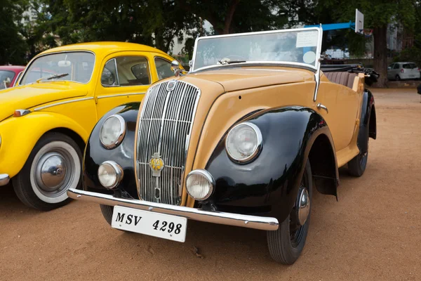 Chennai - Indie - 24 lipca: Retro starodawny samochód na dziedzictwo samochodu Ral — Zdjęcie stockowe