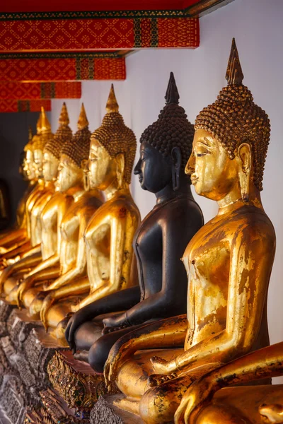 Zittend boeddhabeelden, thailand — Stockfoto