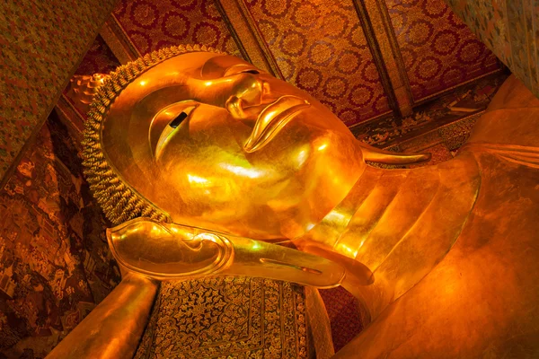 リクライニング仏陀の顔 — ストック写真