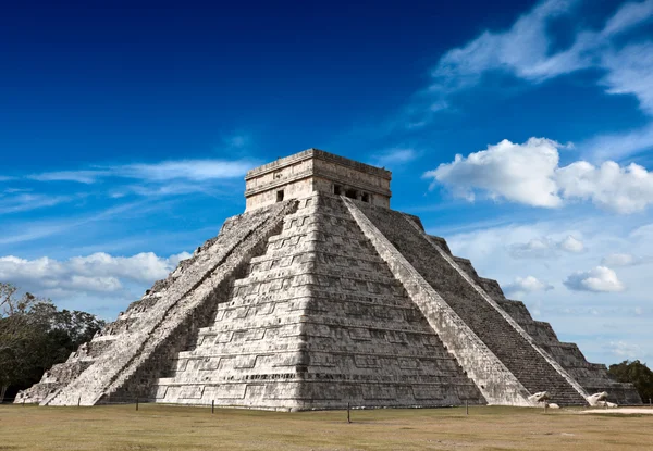 Піраміда майя в Чічен-Іці, Мексика — стокове фото