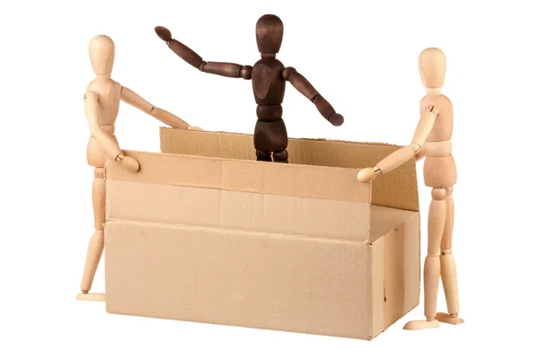 Três boneco e caixa — Fotografia de Stock