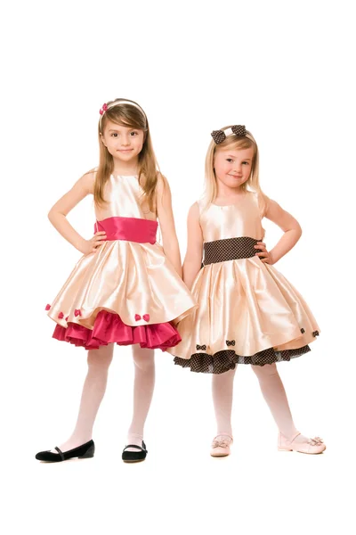 Две красивые маленькие девочки в платье — стоковое фото