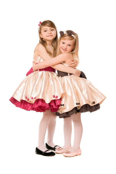 Två glada små flickor i en klänning — Stockfoto