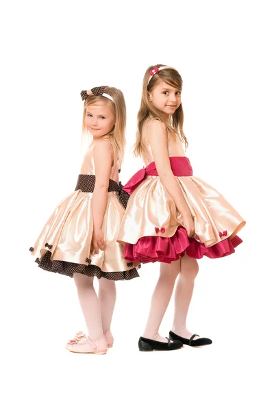 Twee mooie meisjes in een jurk — Stockfoto