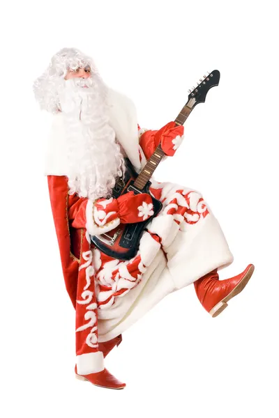 Дед Мороз играет на сломанной гитаре. Isolated — стоковое фото