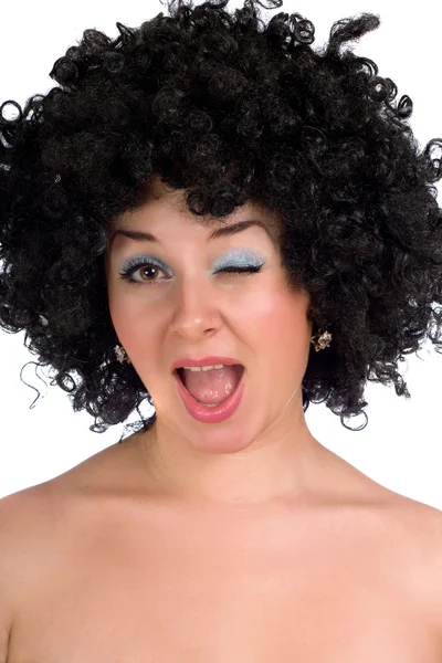 Menina engraçada em uma peruca preta — Fotografia de Stock
