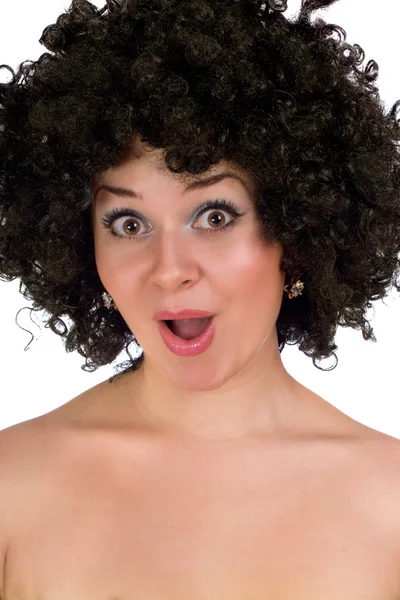 Menina surpresa em uma peruca preta — Fotografia de Stock