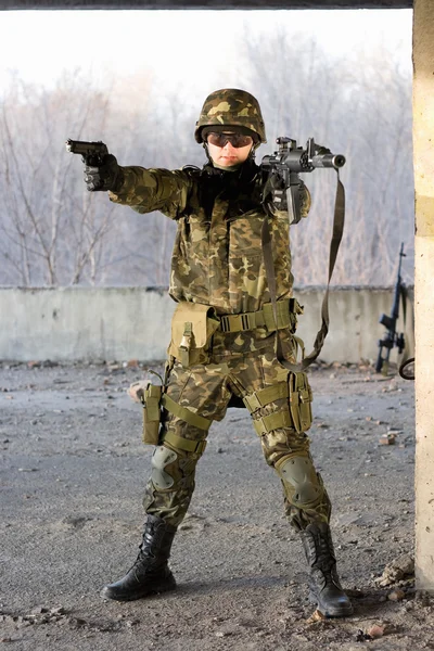 Military man aiming — Stock Photo, Image
