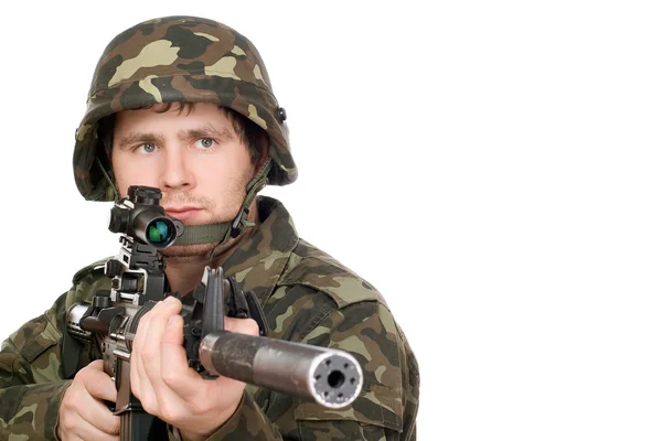 Soldado armado apuntando m16 — Foto de Stock