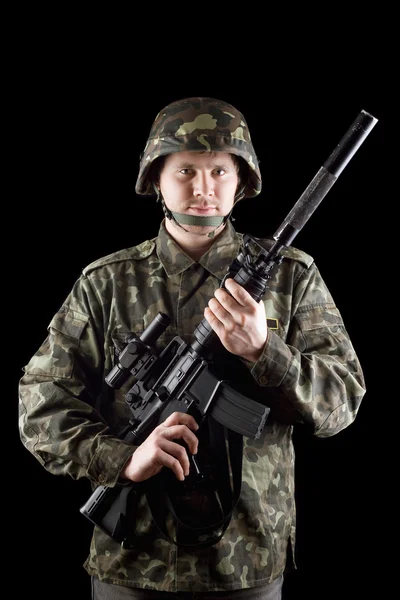Soldado que se queda con m16 — Foto de Stock