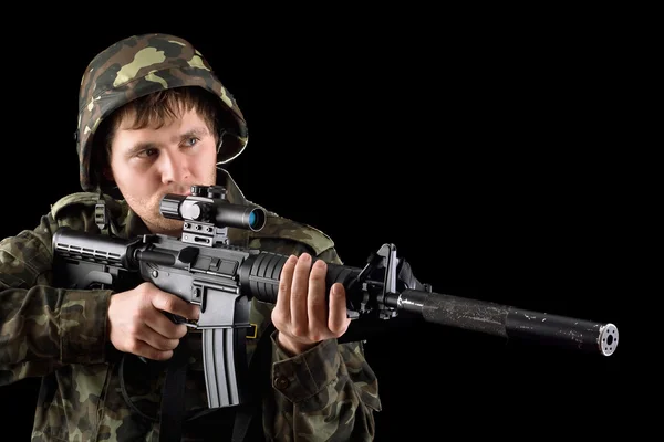 Целимся в солдата с винтовкой — стоковое фото