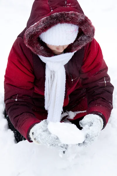 Girl plays to snow — Stock Photo, Image