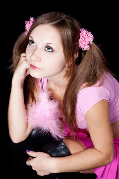 Seksuele jonge vrouw in een kort rokje met lange haren — Stockfoto