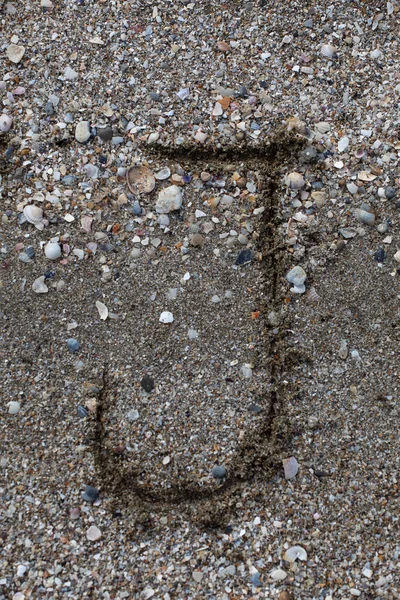 Изучение рукописного английского языка в песочной экзотике b — стоковое фото