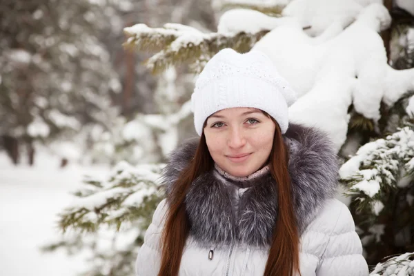 Meisje in de winter — Stockfoto
