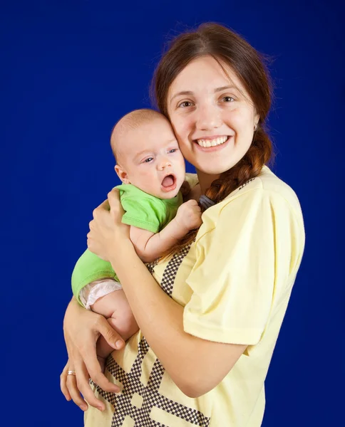 Mãe com seu bebê de 3 meses — Fotografia de Stock