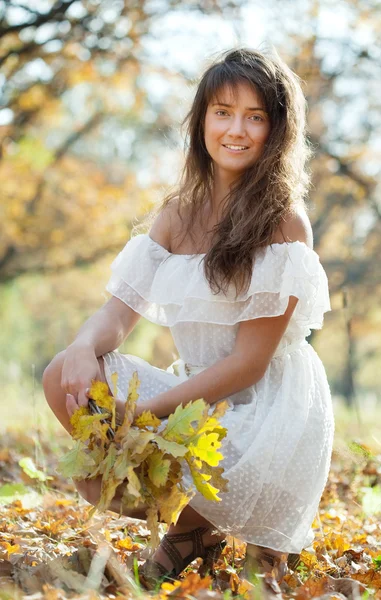 Long-haired girl with oak posy in autumn — Stock Photo, Image