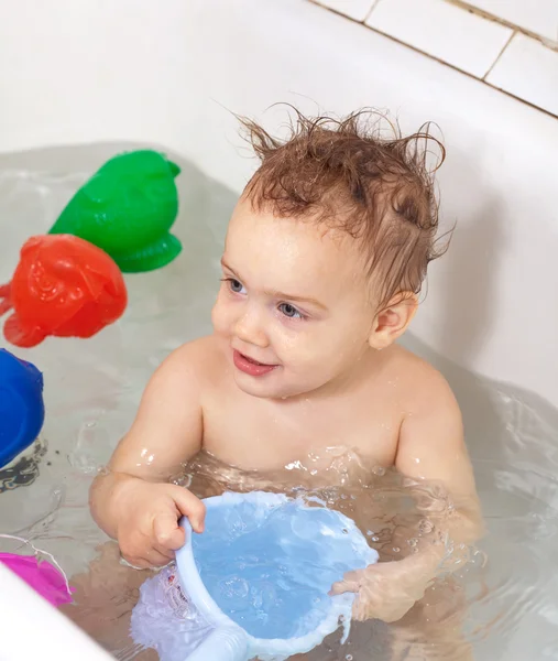 Toddler swimming in bath — Stock Photo, Image