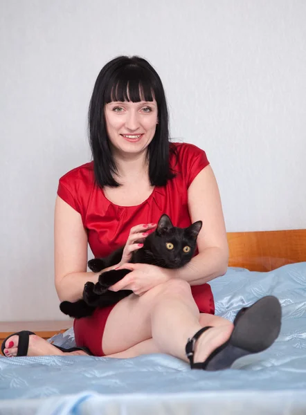 Kara kedi kadınla — Stok fotoğraf