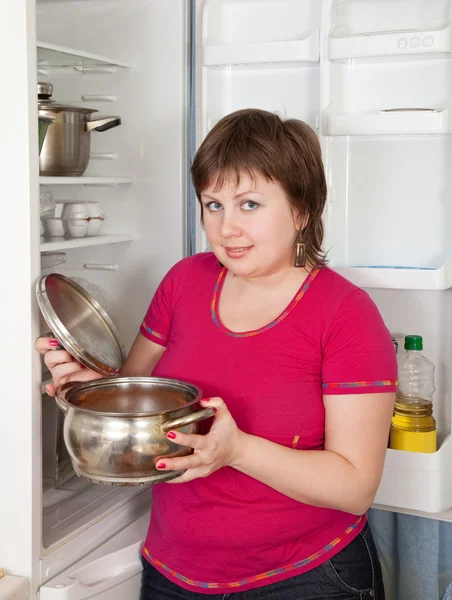 Woman looking in to pan — Stock Photo, Image