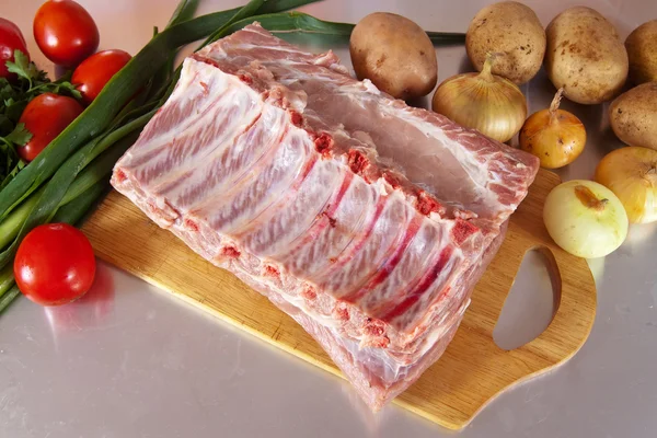 Carne cruda con verdure — Foto Stock