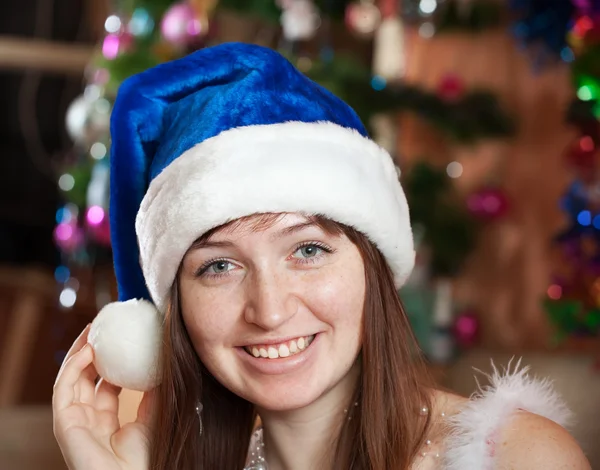 クリスマスの帽子の少女 — ストック写真
