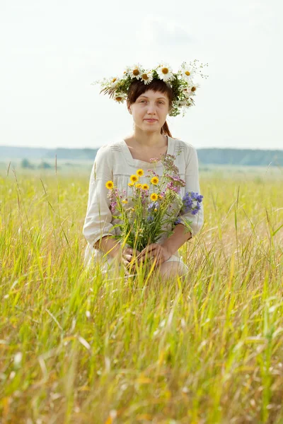 Woman in camomile chaplet — Stock Photo, Image