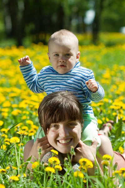 Boldog anya és baba — Stock Fotó