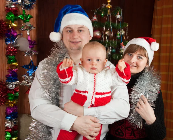 Família de três comemorando o Natal — Fotografia de Stock