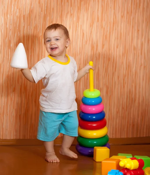 Baby girl plays with toys — Stock Photo, Image