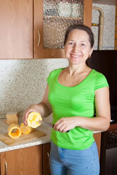 Woman cooking stuffed vegetable marrow — Stock Photo, Image