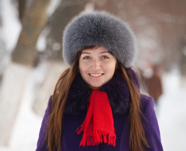 Kış giyen kadın coa — Stok fotoğraf