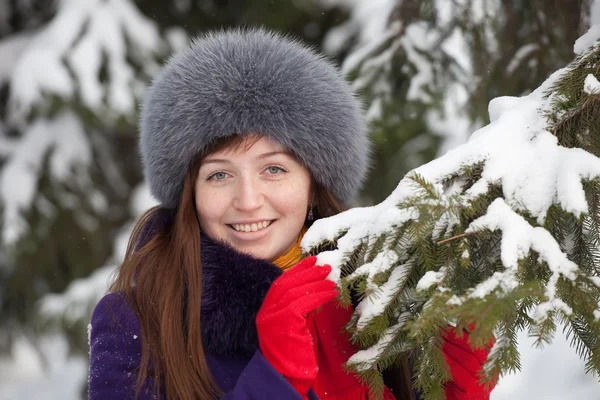 Vrouw in de winter — Stockfoto