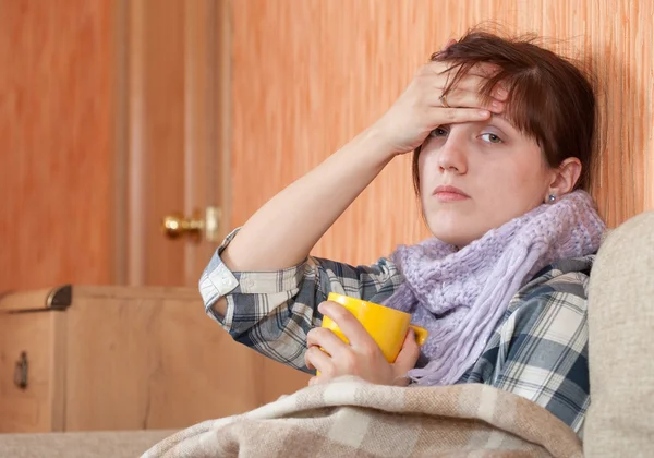 Illness woman drinking hot tea — Stock Photo, Image