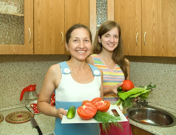 Women with vegetables — Stock Photo, Image