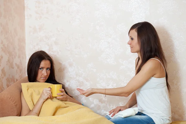 Woman cares for a sick friend — Stock Photo, Image