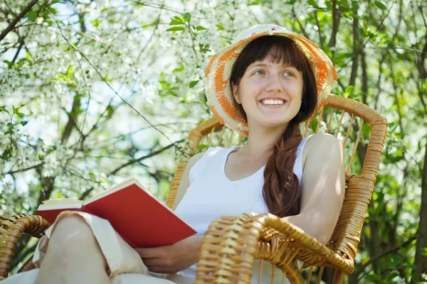 Woman relaxing in blossoming garden — Stock Photo, Image