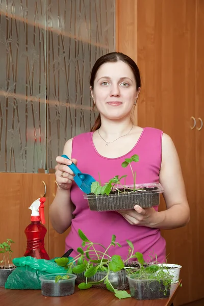 Vrouwelijke tuinman — Stockfoto
